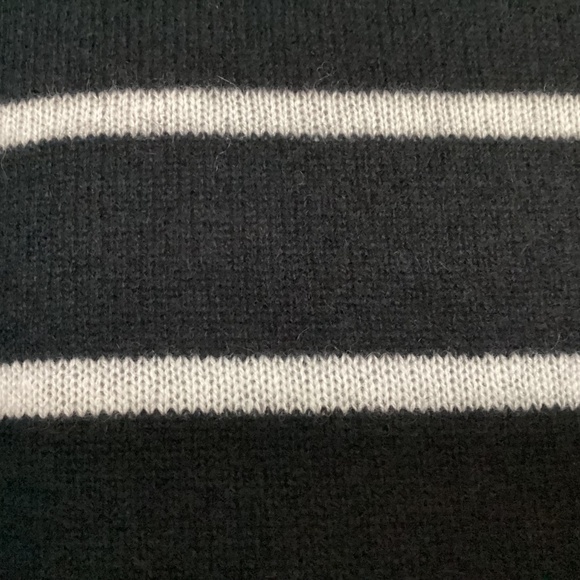 Caslon® Cashmere Crewneck Sweater, size Medium - Picture 5 of 9